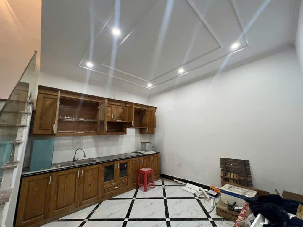 Bán nhà GIẢI PHÓNG, KIM ĐỒNG. Ô TÔ VÀO NHÀ DT rộng 48m 5T. Chỉ 10 tỷ 2